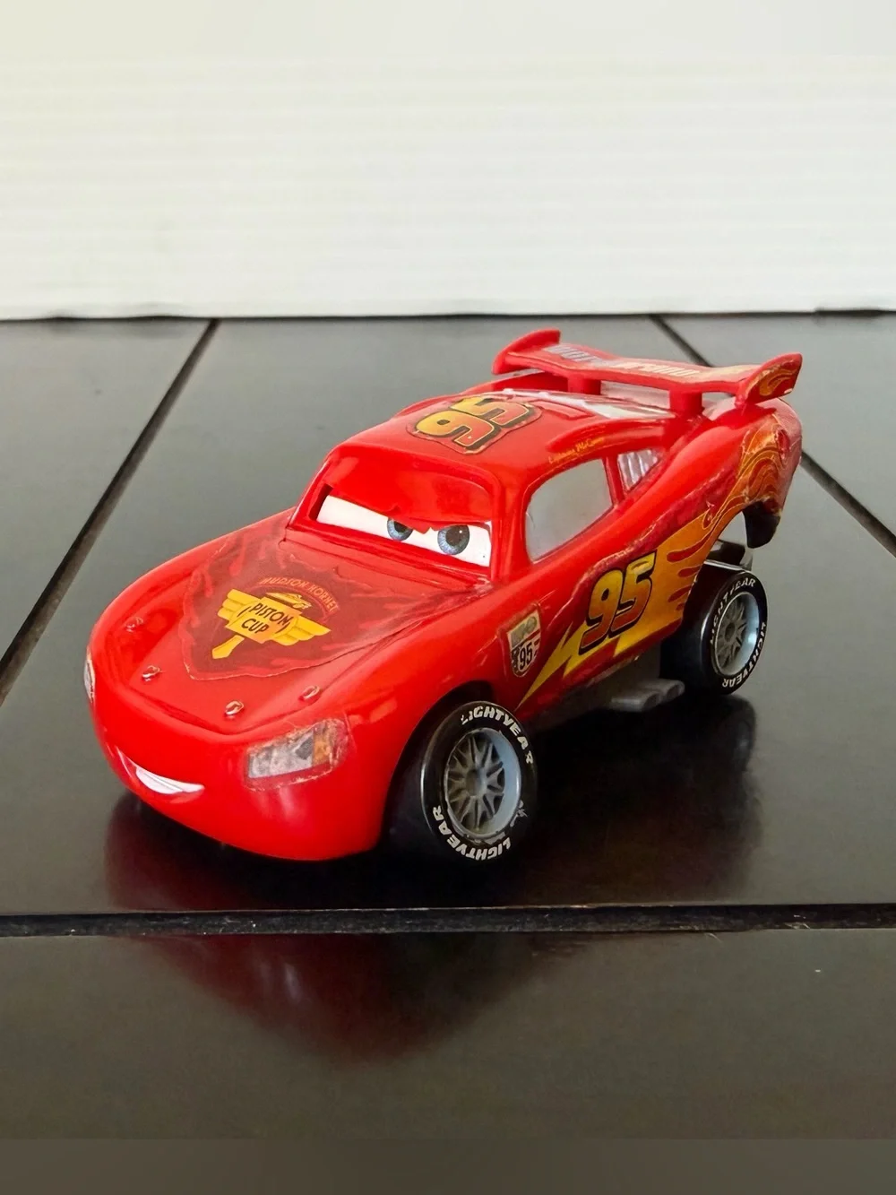 Disney Pixar Cars 2 Quick Changers Ka-Chow Lightning McQueen Plastic 1:55 scale
